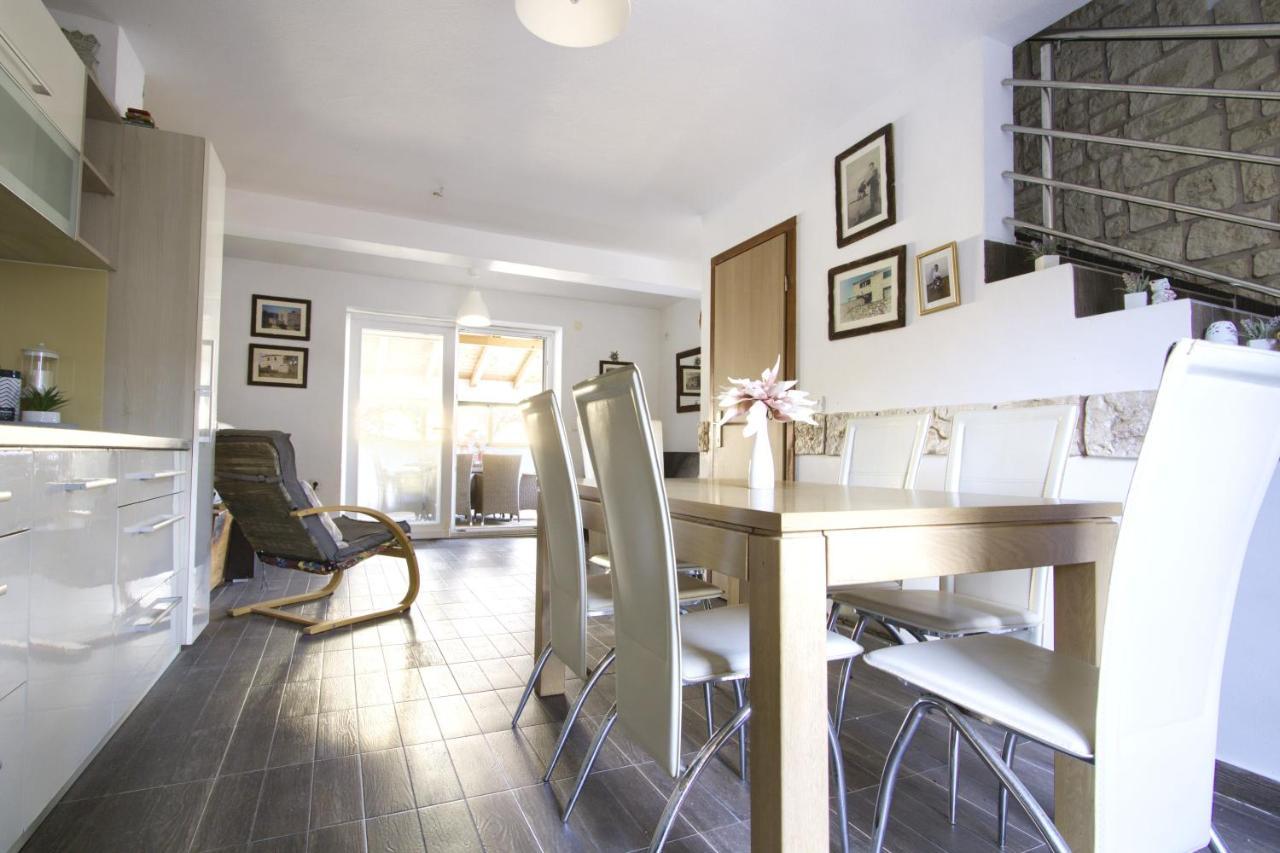 Old Fisherman'S House - Apartment Sonja Banj Bagian luar foto