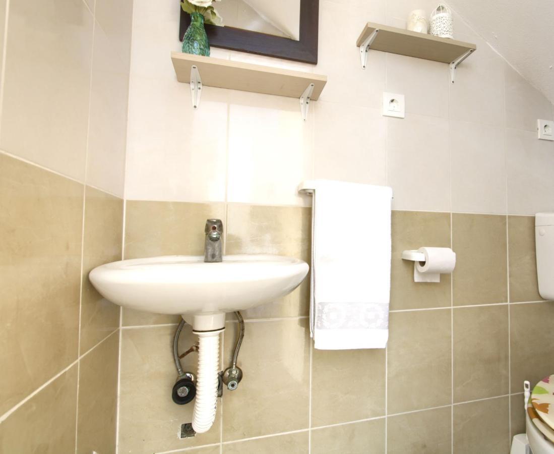 Old Fisherman'S House - Apartment Sonja Banj Bagian luar foto
