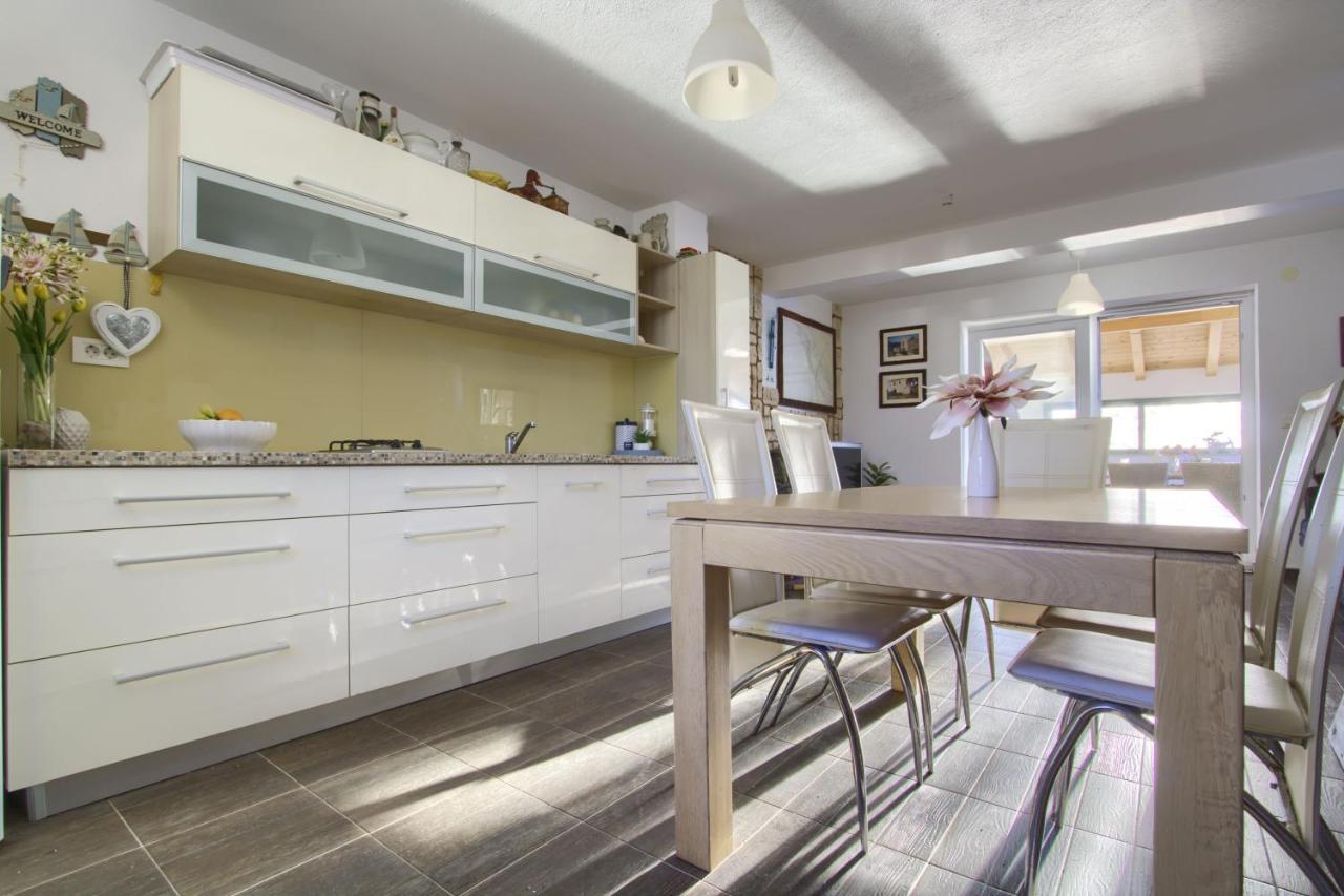 Old Fisherman'S House - Apartment Sonja Banj Bagian luar foto